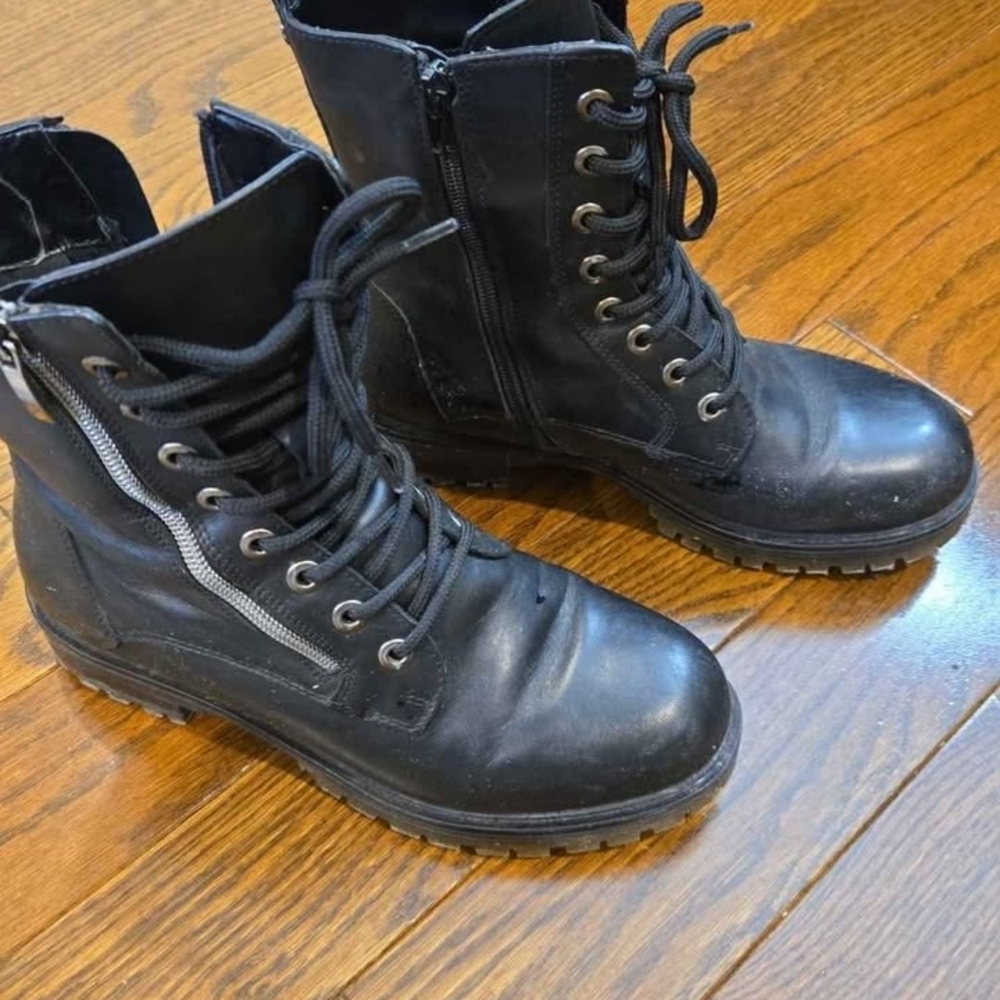 Sleek Black Combat Boots with Side Zipper